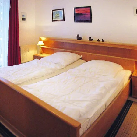 Apartment In With Community Pool *